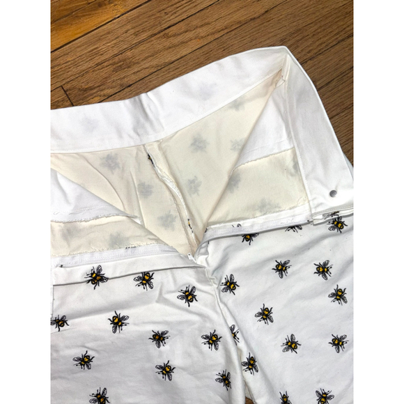 Unbranded Women’s Small White Bumblebee Embroidered Bermuda Shorts Vacation - Picture 8 of 9